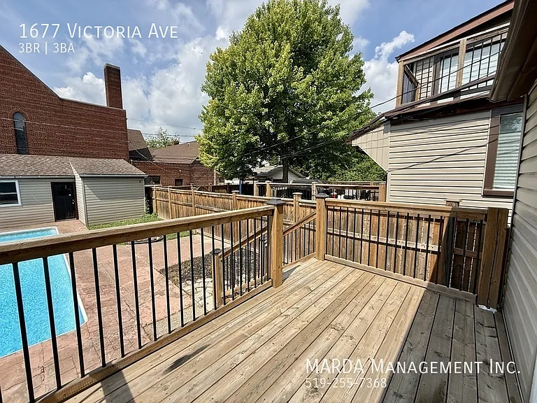 1677 Victoria Ave — Photo 68