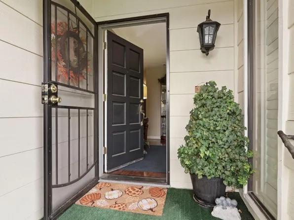 1623 Sutter Ln, Lodi, CA 95240