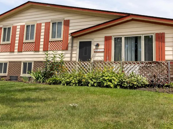 49234 Michelle Ann Dr, Chesterfield, MI 48051