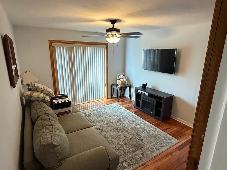 4231 N Mulligan Ave — Photo 8
