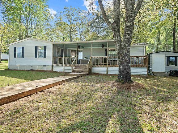 3rd image of 715 NE Jamesway Dr
