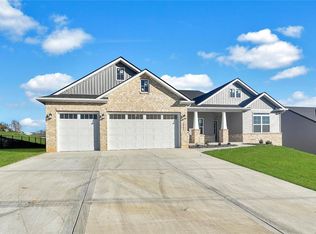 2916 Bluff Ridge Ct, Maryville, IL 62062