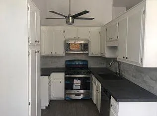 2 bed, 1.5 bath, 975 sqft, $3,600 — Photo 2