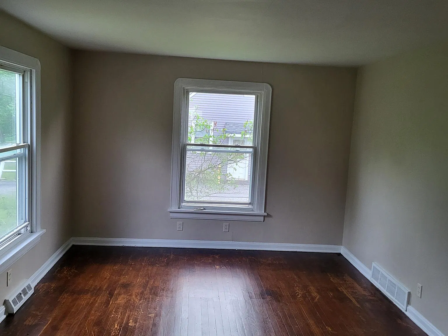 3 bed, 1000 sqft, $1,500 — Photo 3