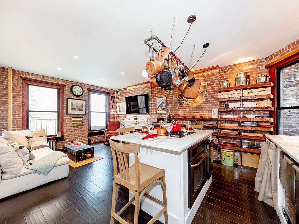 1st image of 347 W 44th St #2R