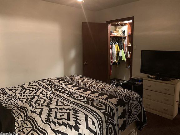 4th image of 809 Nicole Dr