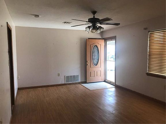 3rd image of 400 S Leslie Dr
