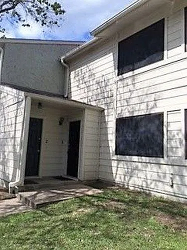 2 bed, 1.5 bath, 1038 sqft, $1,000 — Photo 1
