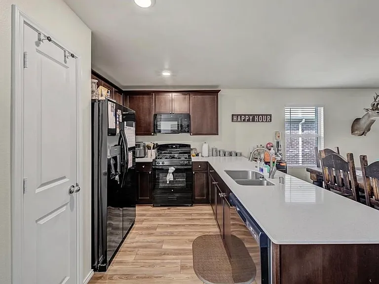 2313 Sandhill Ct — Photo 7