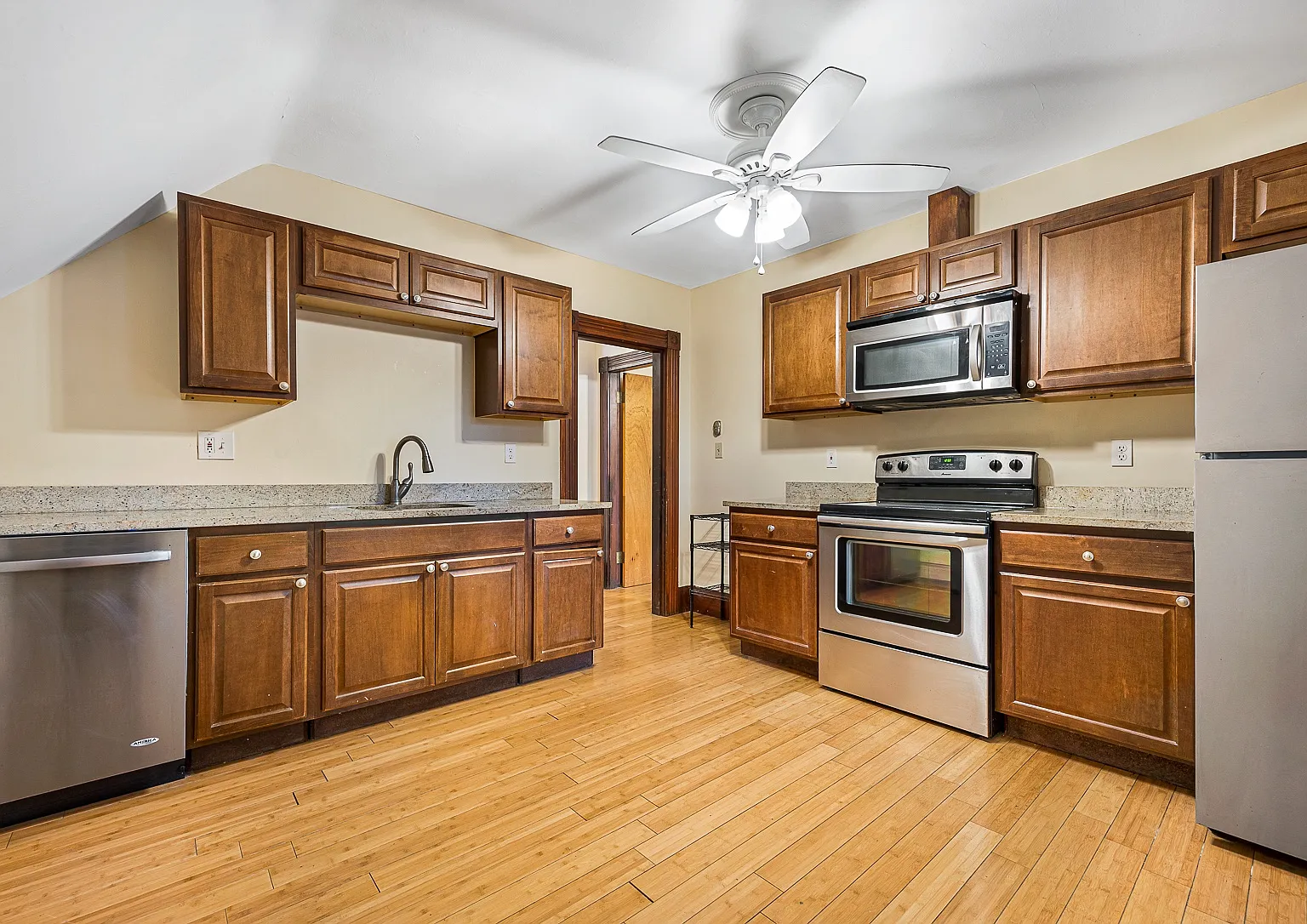 3 bed, 1260 sqft, $2,100 — Photo 1