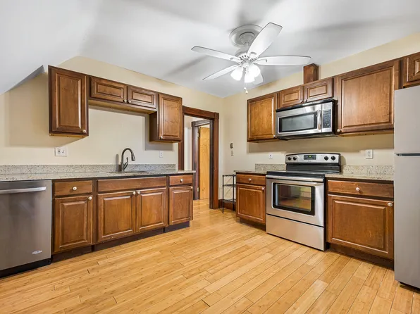 45 Fruit St APT 3, Worcester, MA 01609