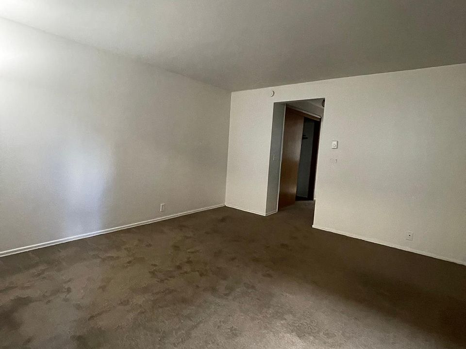 2nd image of 14340 32nd Ave NE #M2ndaytkg