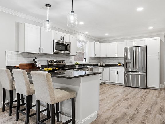 5th image of 50 Woodridge Road