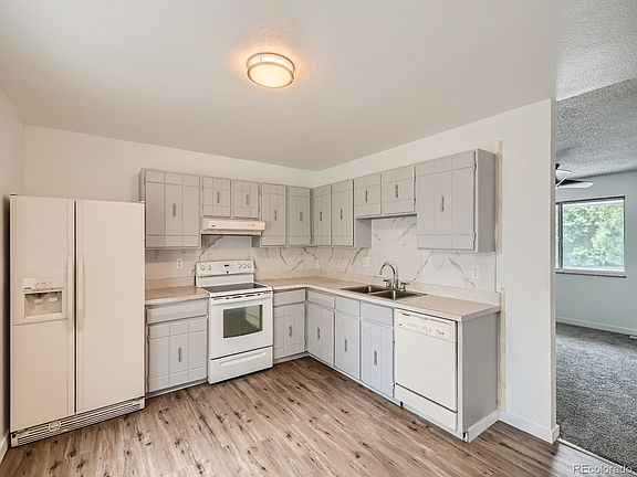 3rd image of 5135 Crown Blvd