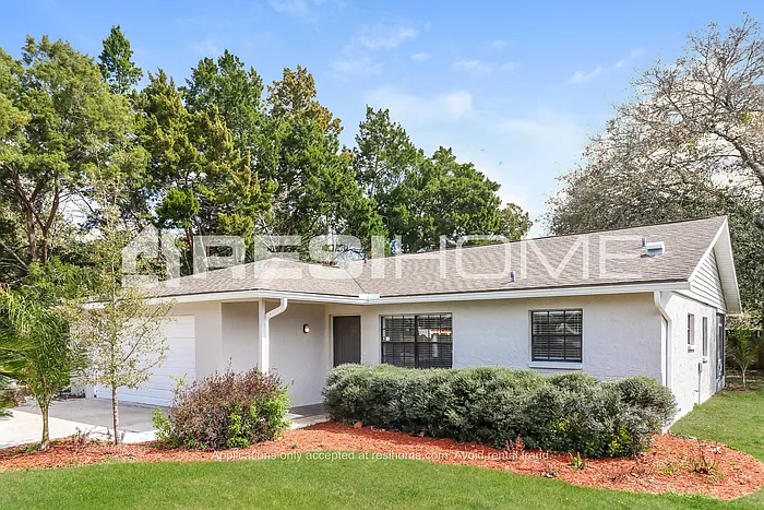 1204 Meredith Dr — Photo 2