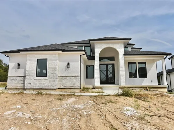 7944 N Sycamore Ave, Kansas City, MO 64158