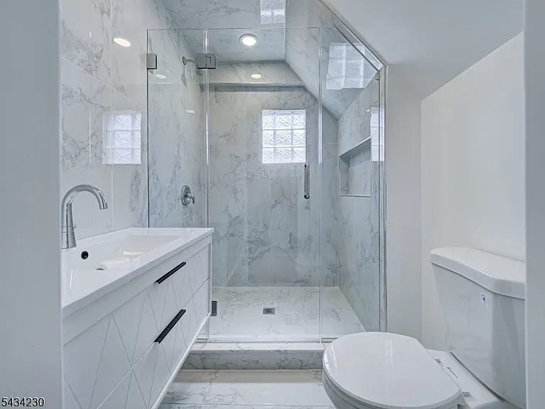 217 Heywood Ave — Photo 18