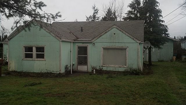 1st image of 1415 E 67th St