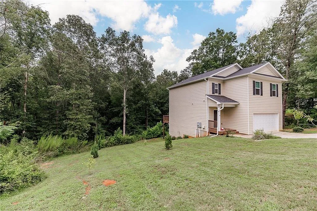 4 bed, 2.5 bath, 1710 sqft, $2,250 — Photo 3