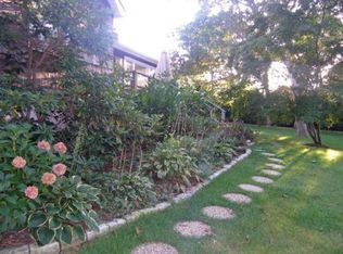 22 Oakhurst Rd, Hampton Bays, NY 11946