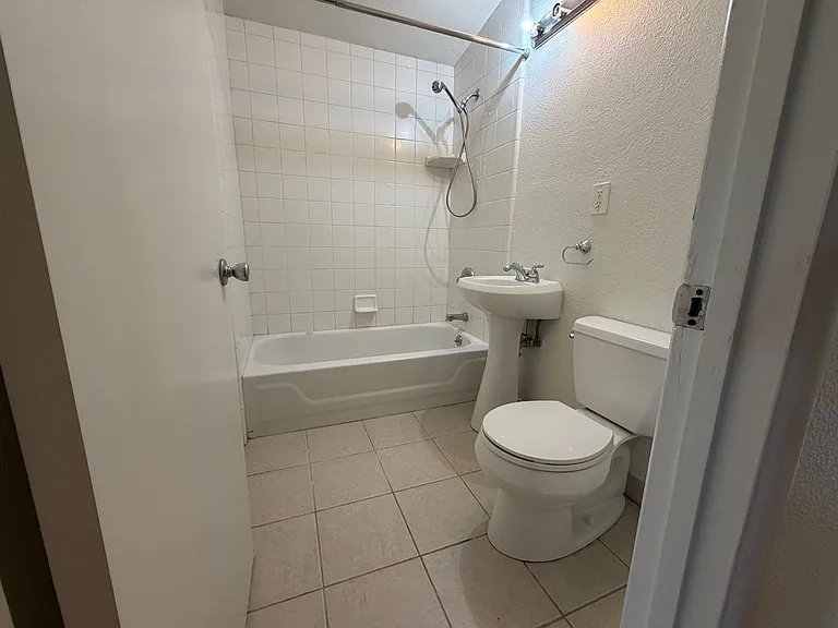 8945 Fashion Dr — Photo 17