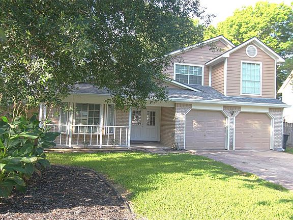 At the end of a cul-de-sac, this one features 3 bedrooms and a pool.