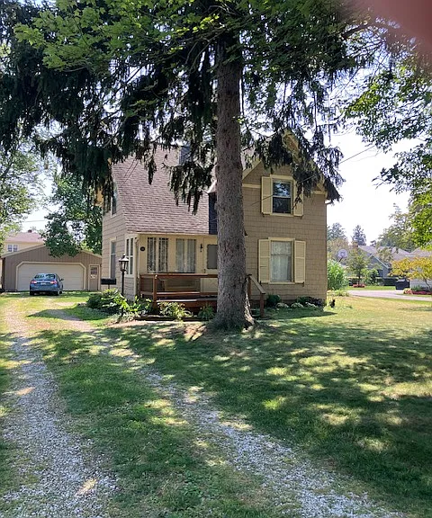 301 Bassett Rd — Photo 5