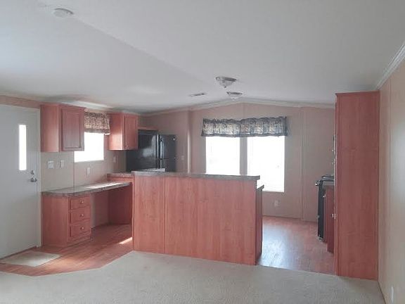 Island Kitchen With Appliances