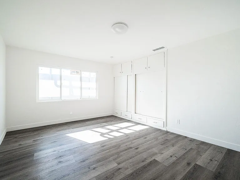 1011 San Julian St #203 — Photo 31