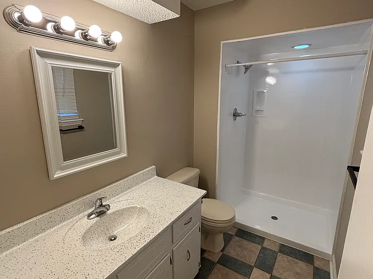 322 E Lee Ave — Photo 24