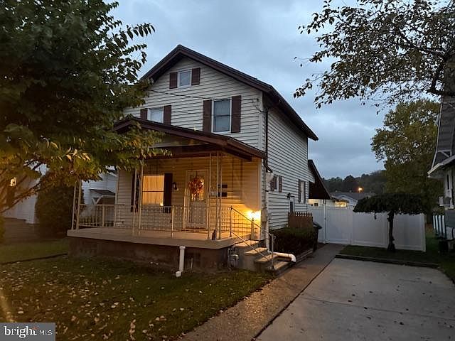 1st image of 806 Jones St
