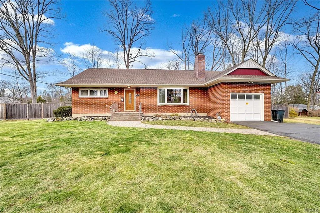 22 Gail Dr photo 1