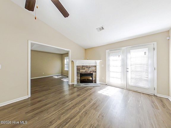 5th image of 2710 York Ct