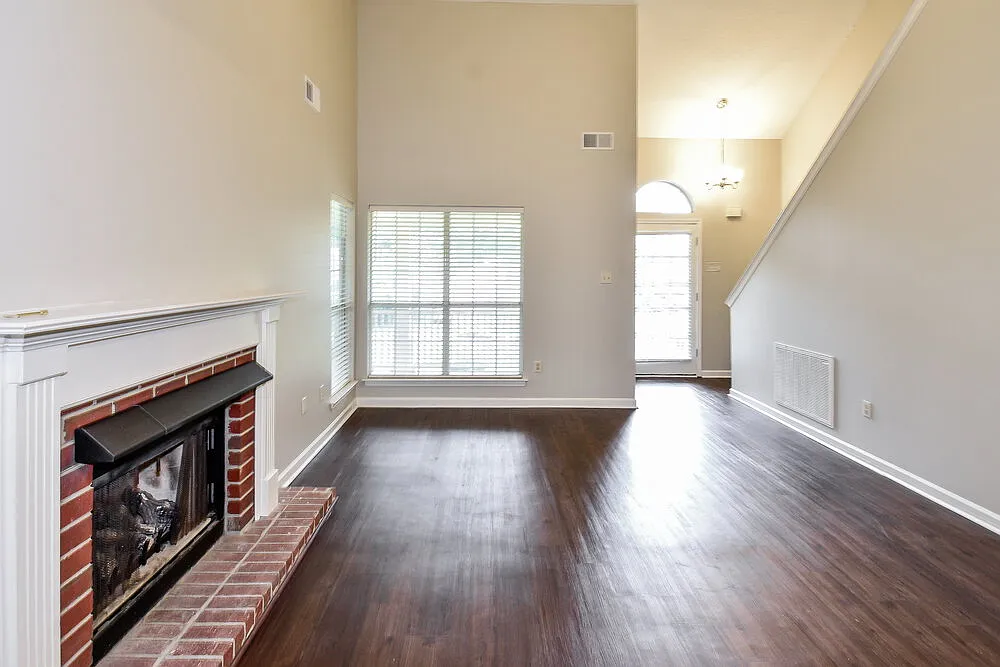 3 bed, 2.5 bath, 1821 sqft, $1,960 — Photo 4
