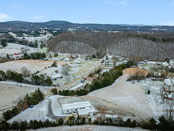 4th image of 2475 S Wesley Chapel Rd