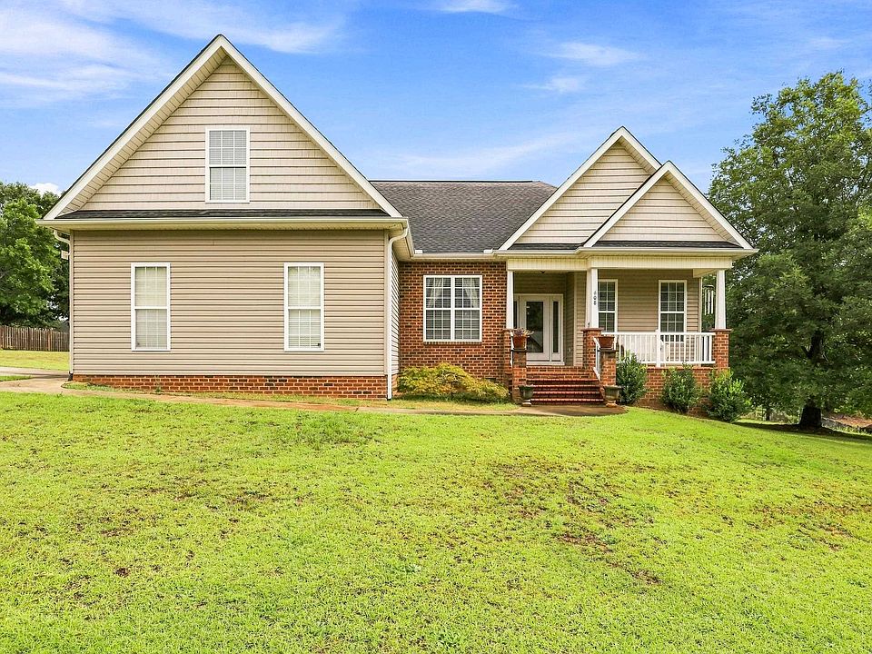 1st image of 608 Mandeville Dr