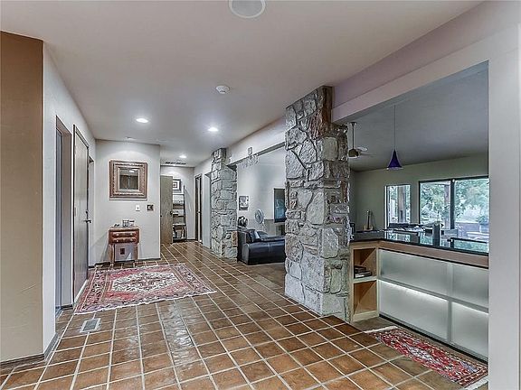 4th image of 4401 Saint Thomas Dr