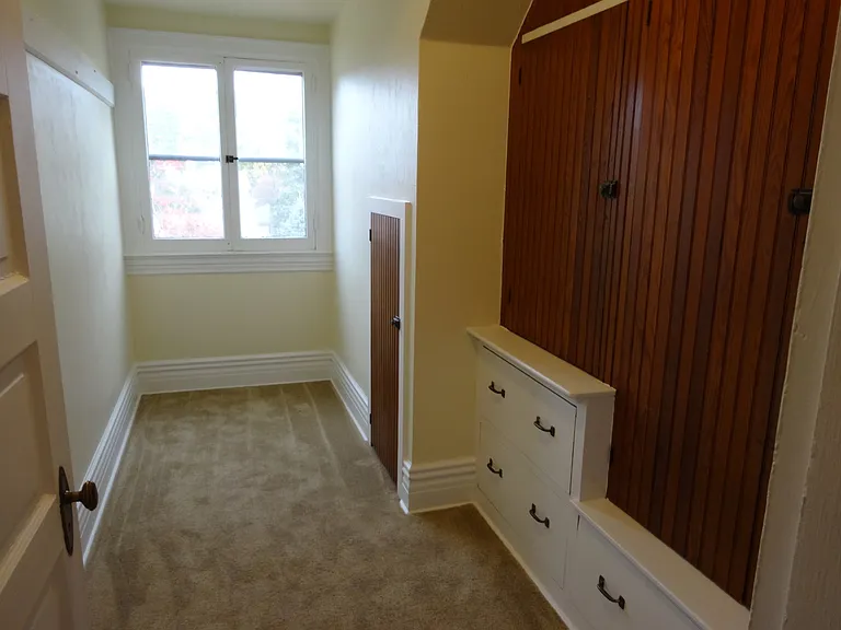220 Graham St — Photo 36