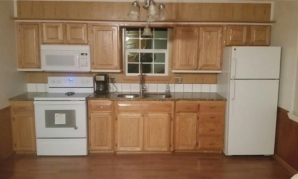 1st image of 798 Hillcrest Cir