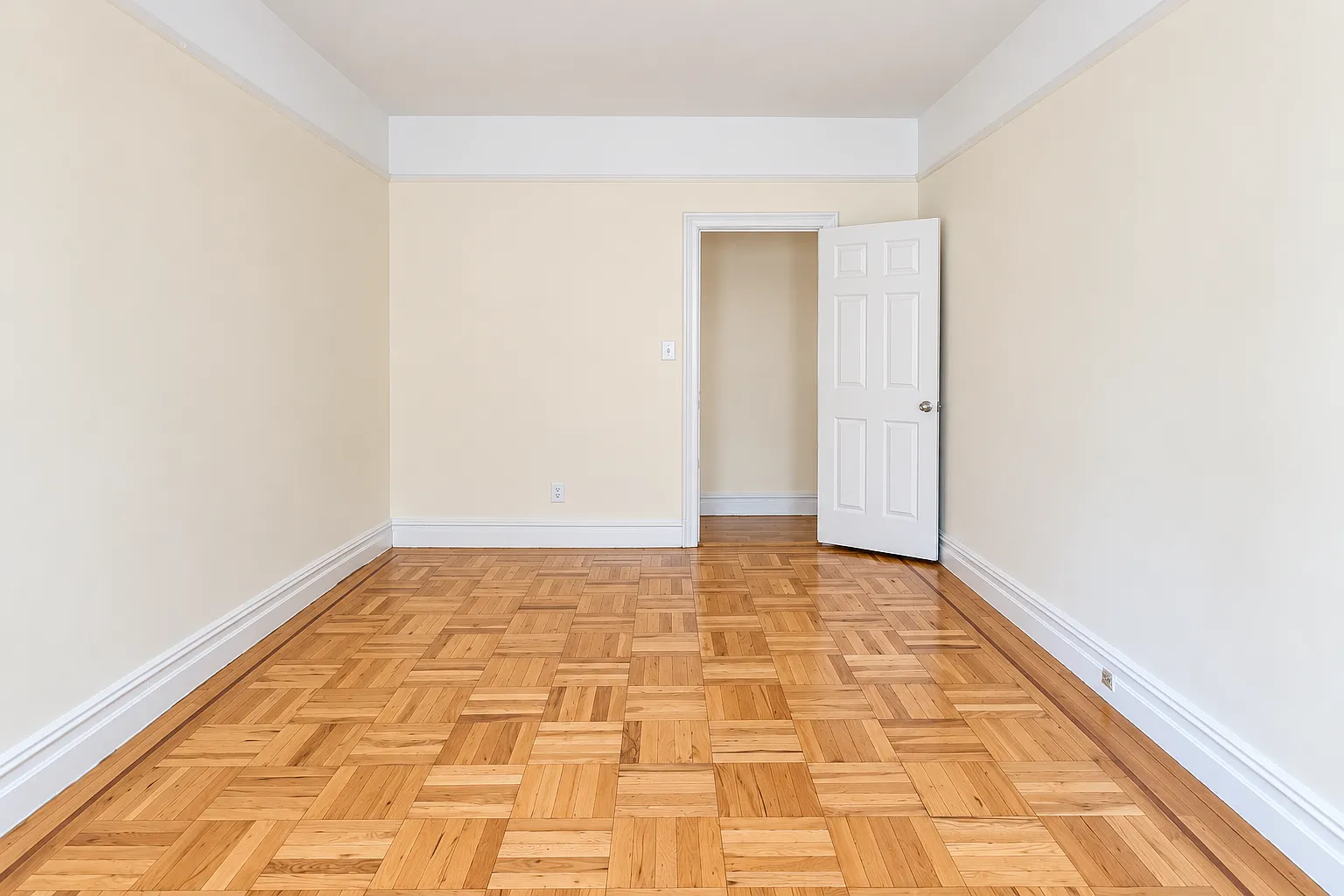 7101 Colonial Road — Photo 3