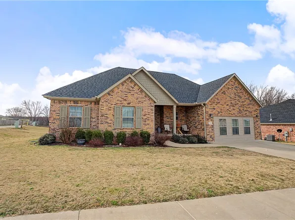 908 E Fallon St, Siloam Springs, AR 72761