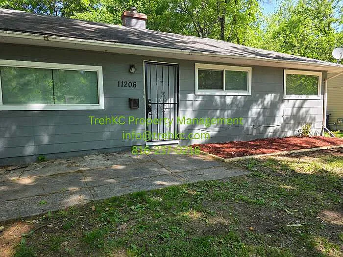 11206 Corrington Ave — Photo 2