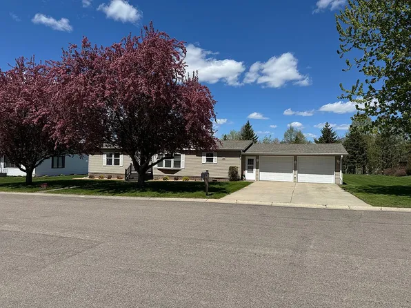 1206 Viking Dr, Olivia, MN 56277