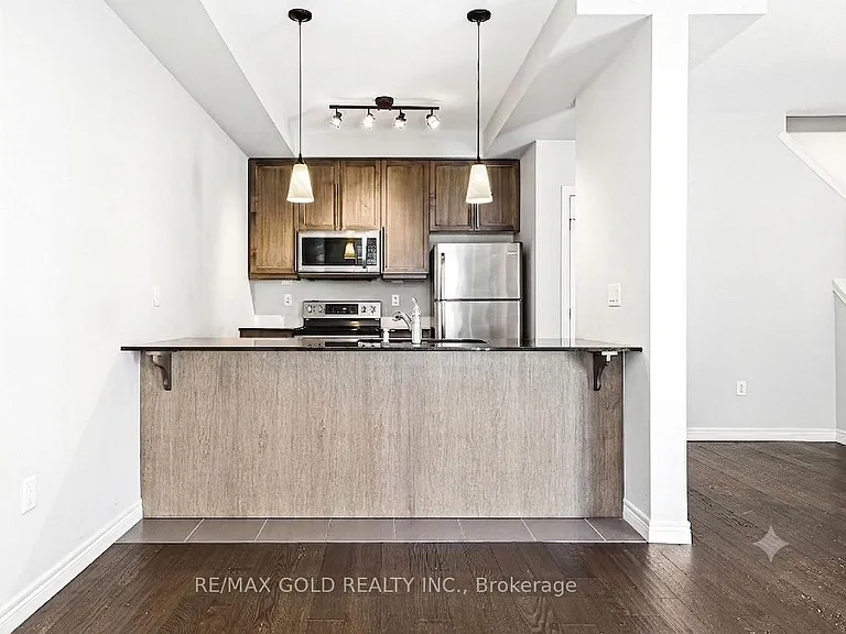 4 Bird Ln — Photo 6