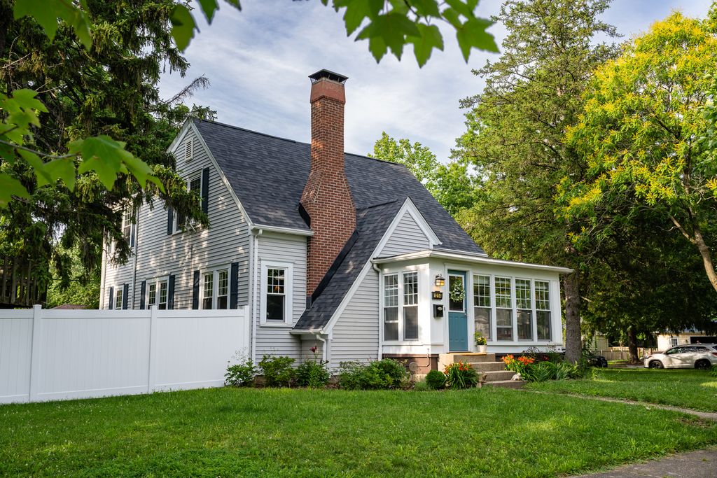 1214 W Green St, Champaign, IL - View 3