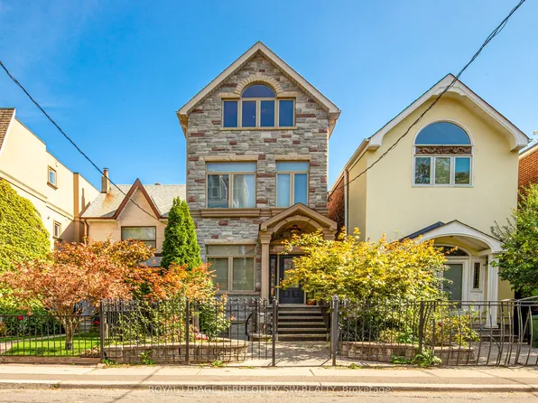 329 Lippincott St, Toronto, ON M5S 2P6