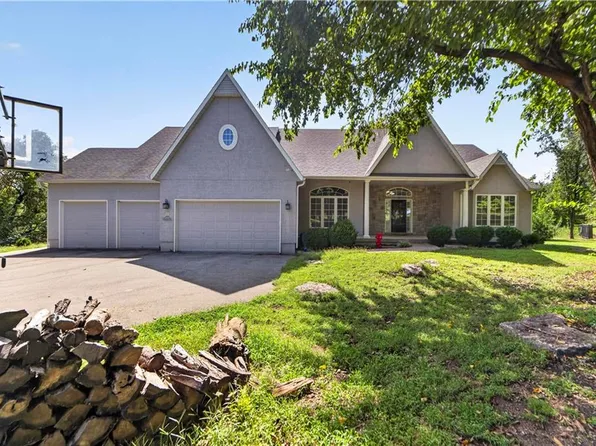 28098 Overbrook Rd, Paola, KS 66071