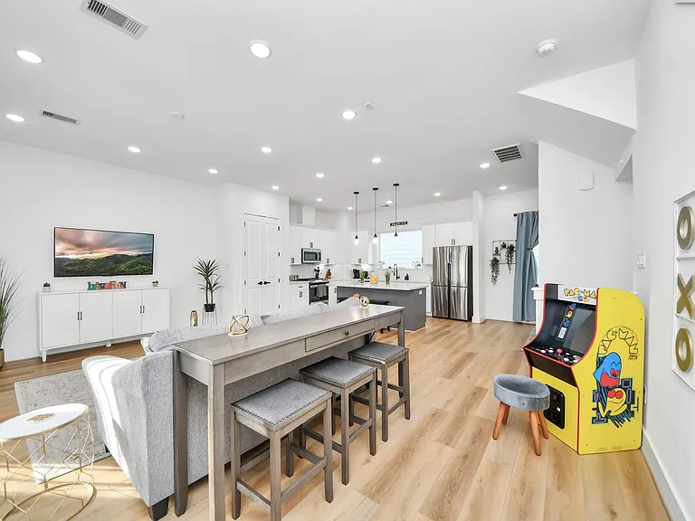 3004 Holman St — Photo 10
