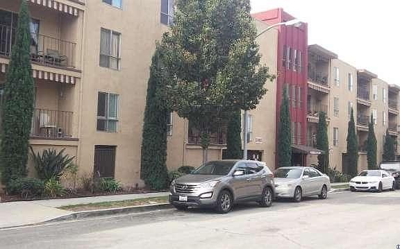 2nd image of 620 N Kenwood St Unit 214