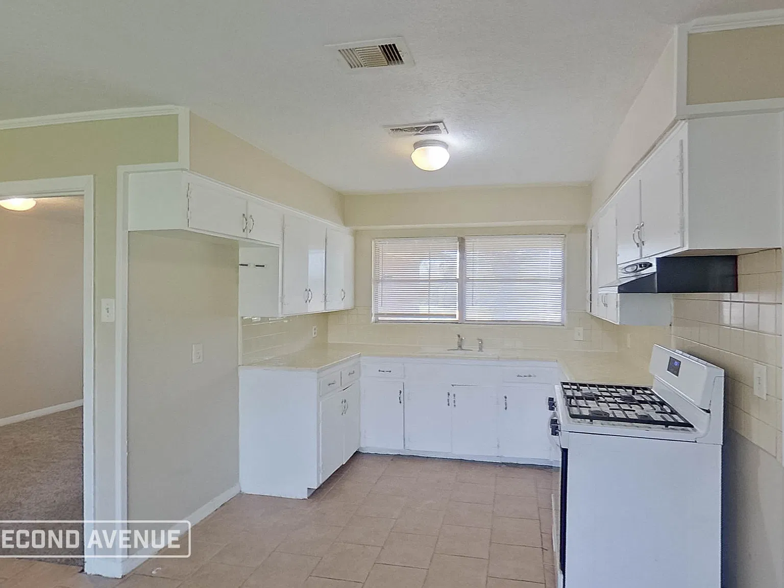 4 bed, 1.5 bath, 1713 sqft, $1,449 — Photo 2